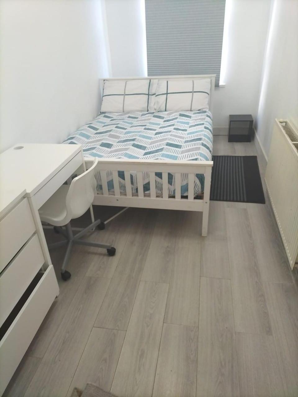Comfortable Double Bed Located Near City Centre, Suitable For Contractors Health Care Professionals Or Long Business Stays In Coventry Or Delightful Holidays In Coventry Or Within The West Midlands Area Free Wifi Tea And Coffee Provided Exterior photo