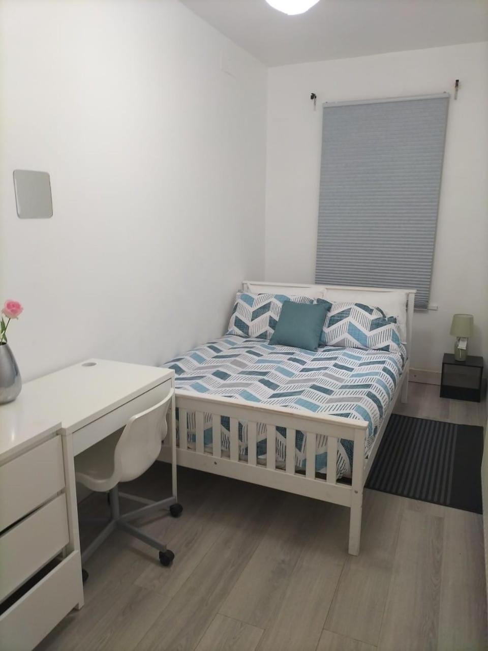 Comfortable Double Bed Located Near City Centre, Suitable For Contractors Health Care Professionals Or Long Business Stays In Coventry Or Delightful Holidays In Coventry Or Within The West Midlands Area Free Wifi Tea And Coffee Provided Exterior photo