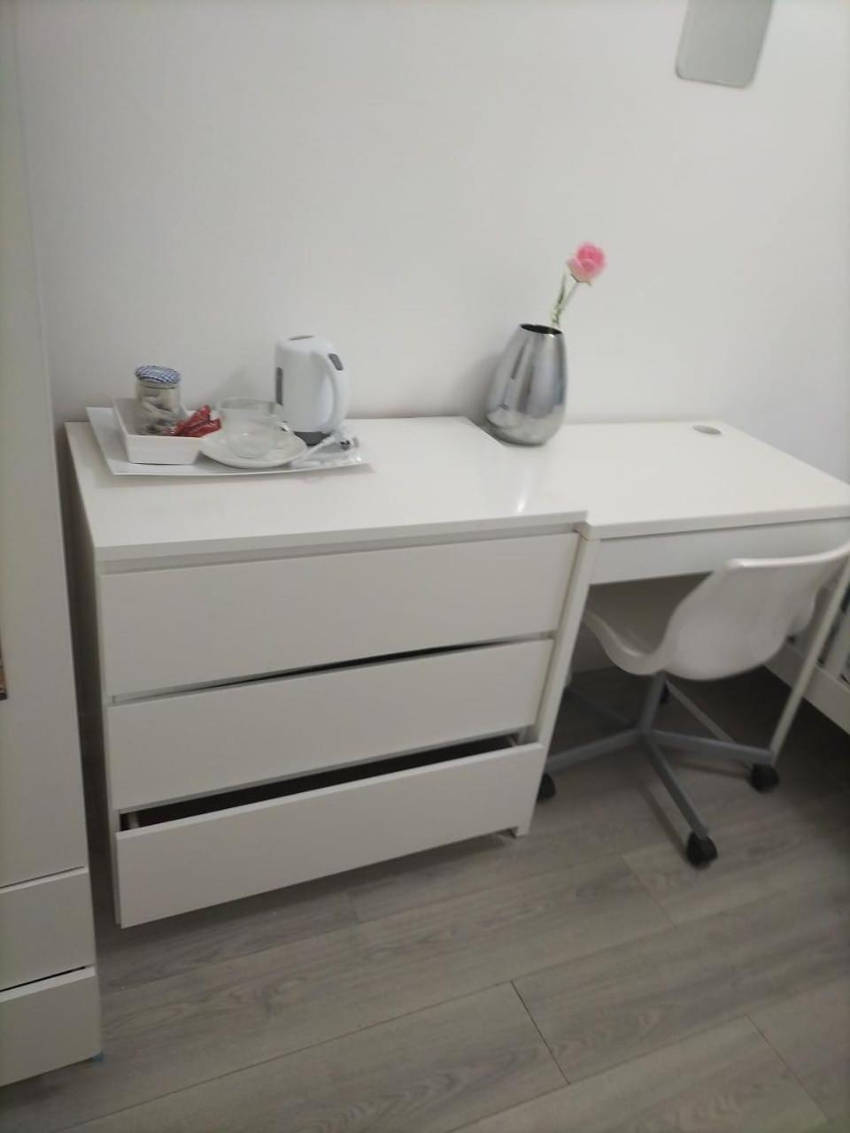 Comfortable Double Bed Located Near City Centre, Suitable For Contractors Health Care Professionals Or Long Business Stays In Coventry Or Delightful Holidays In Coventry Or Within The West Midlands Area Free Wifi Tea And Coffee Provided Exterior photo