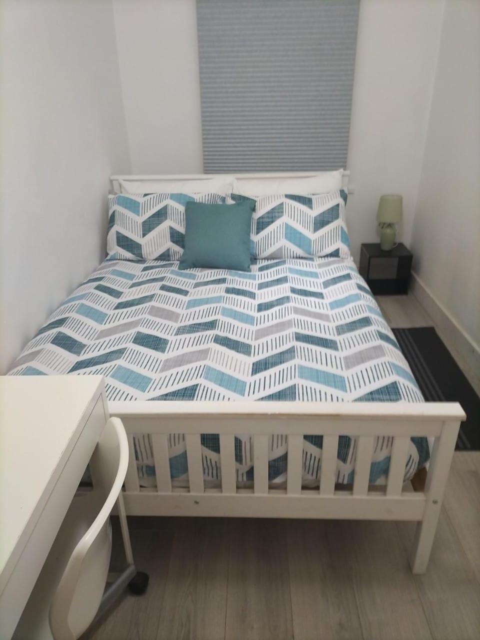 Comfortable Double Bed Located Near City Centre, Suitable For Contractors Health Care Professionals Or Long Business Stays In Coventry Or Delightful Holidays In Coventry Or Within The West Midlands Area Free Wifi Tea And Coffee Provided Exterior photo